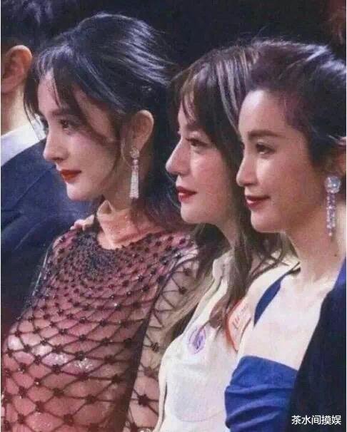 迪丽热巴|正脸精致如花，侧脸却“虐”出天际，这些女星都是“角度美人”？