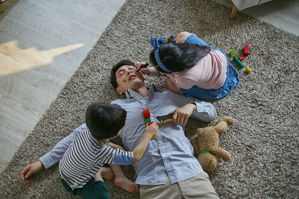 二胎 为保护3岁儿子,她亲手勒死女儿:一件凶杀案,透露二胎家庭最残酷的真相