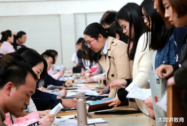 小舍得|因失去应届生身份，学生与这些岗位无缘，毕业生不要轻易“挥霍”