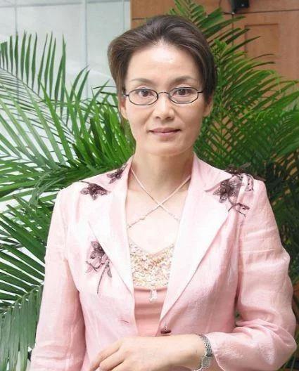 杨恭如|当50岁万绮雯撞上46岁杨恭如，一个优雅地老去，一个却活成网红