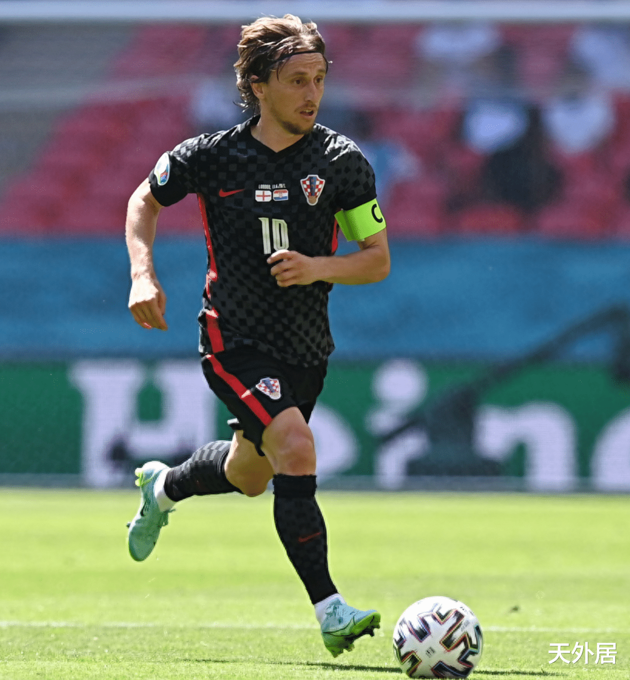 世界杯|面对强队7连败！世界杯亚军被“打回原形”：遭法葡英先后双杀