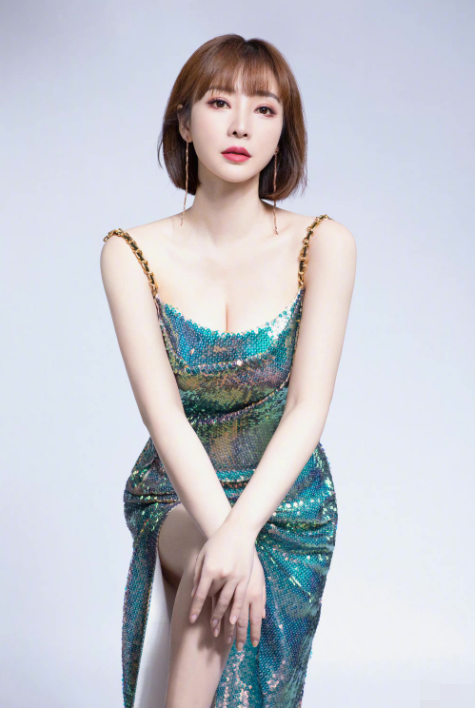 柳岩|柳岩的身材保持得太好了，40岁的状态不输20岁，近照令人惊艳！