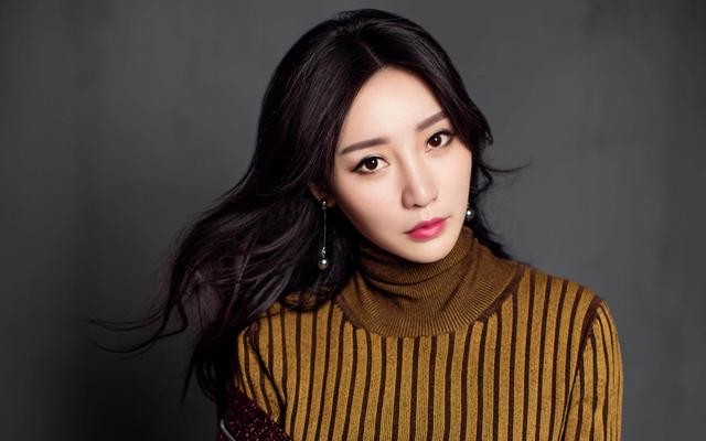 柳岩|女神柳岩：撑起家中一片天，如今41岁仍单身