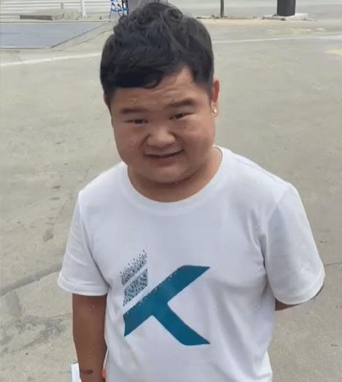 沫沫旳静好岁月 东莞:男子身高1米23,进厂找工作被拒,“他没说原因”