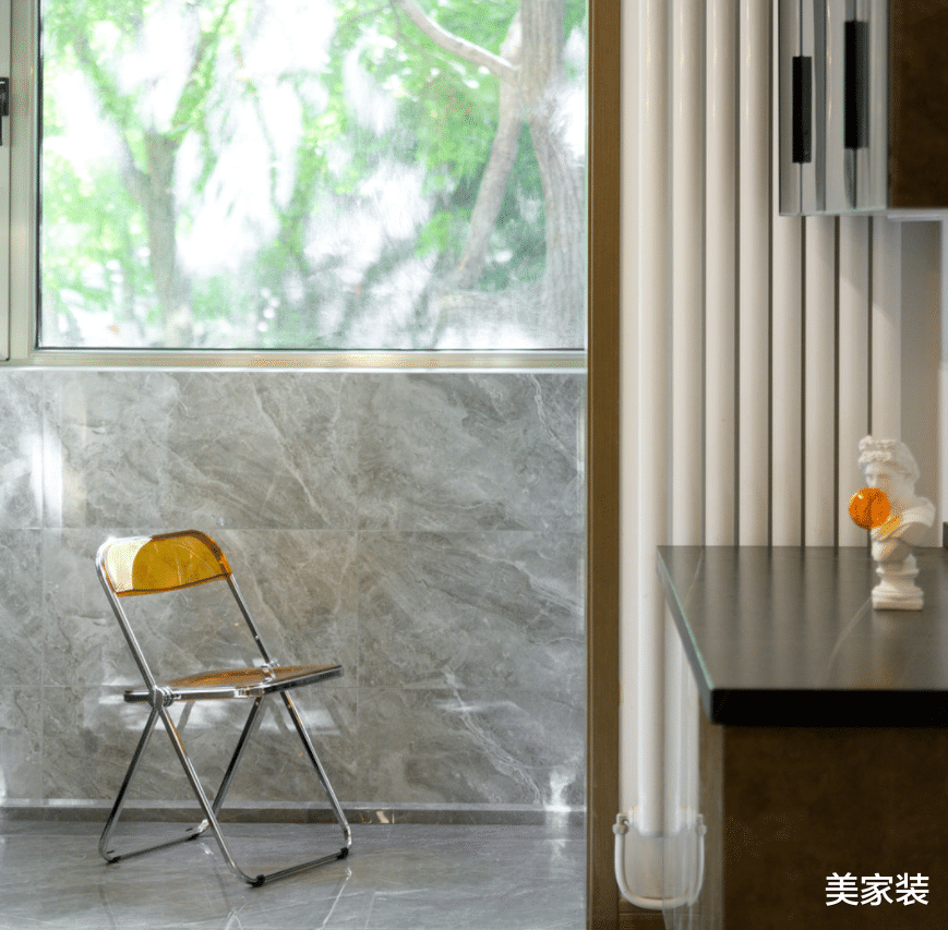 现代简约风打造三居室，高级灰做为主色，时髦又前卫