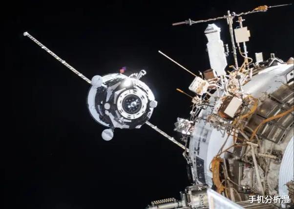 国际空间站 要提前报废了？国际空间站出现裂缝