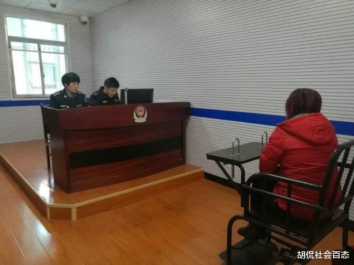 一对男女以30元的价格在草丛中卖淫嫖娼被举报,网友:丢人现眼!