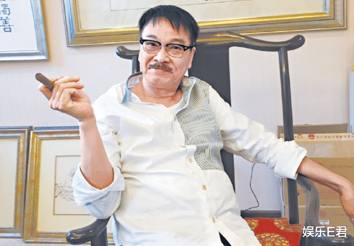 娱乐E君 吴孟达出殡,遗孀子女抵灵堂打点,火化后骨灰将被带回马来西亚