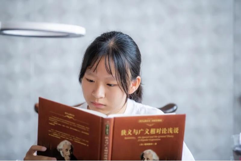 人类为何有寿命长短不同的基因? 长沙15岁小科学家向诺奖得主发问