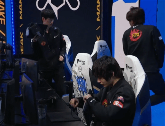 fpx战队|FPX牛排赛后不承认错误?句句在说自己有问题,实际却是甩锅选手