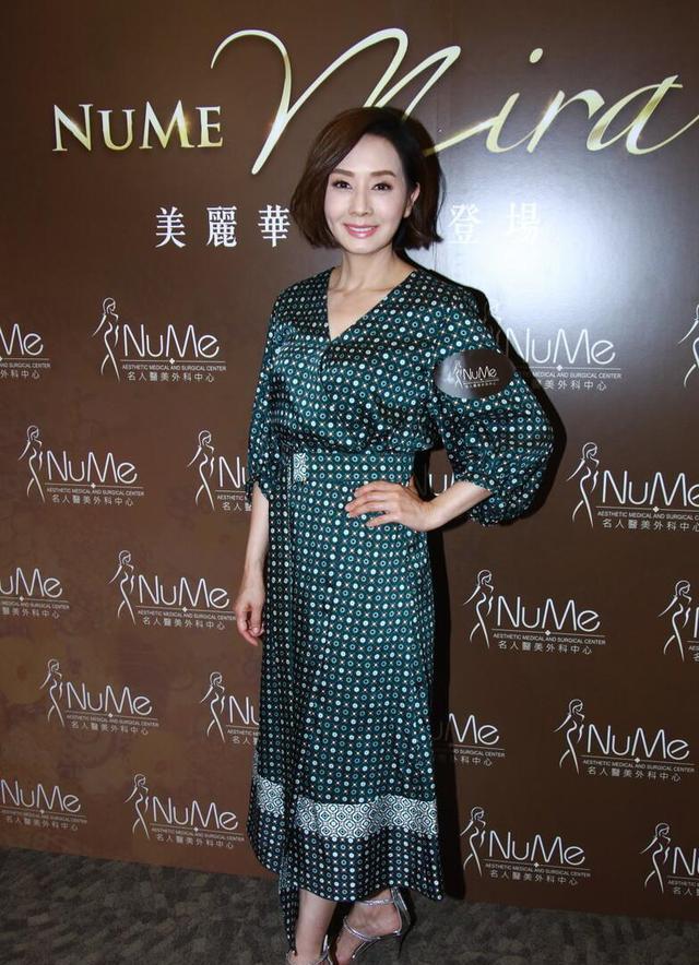 连衣裙|62岁毛舜筠越活越年轻，一袭波点裙优雅端庄，气质好得让人羡慕