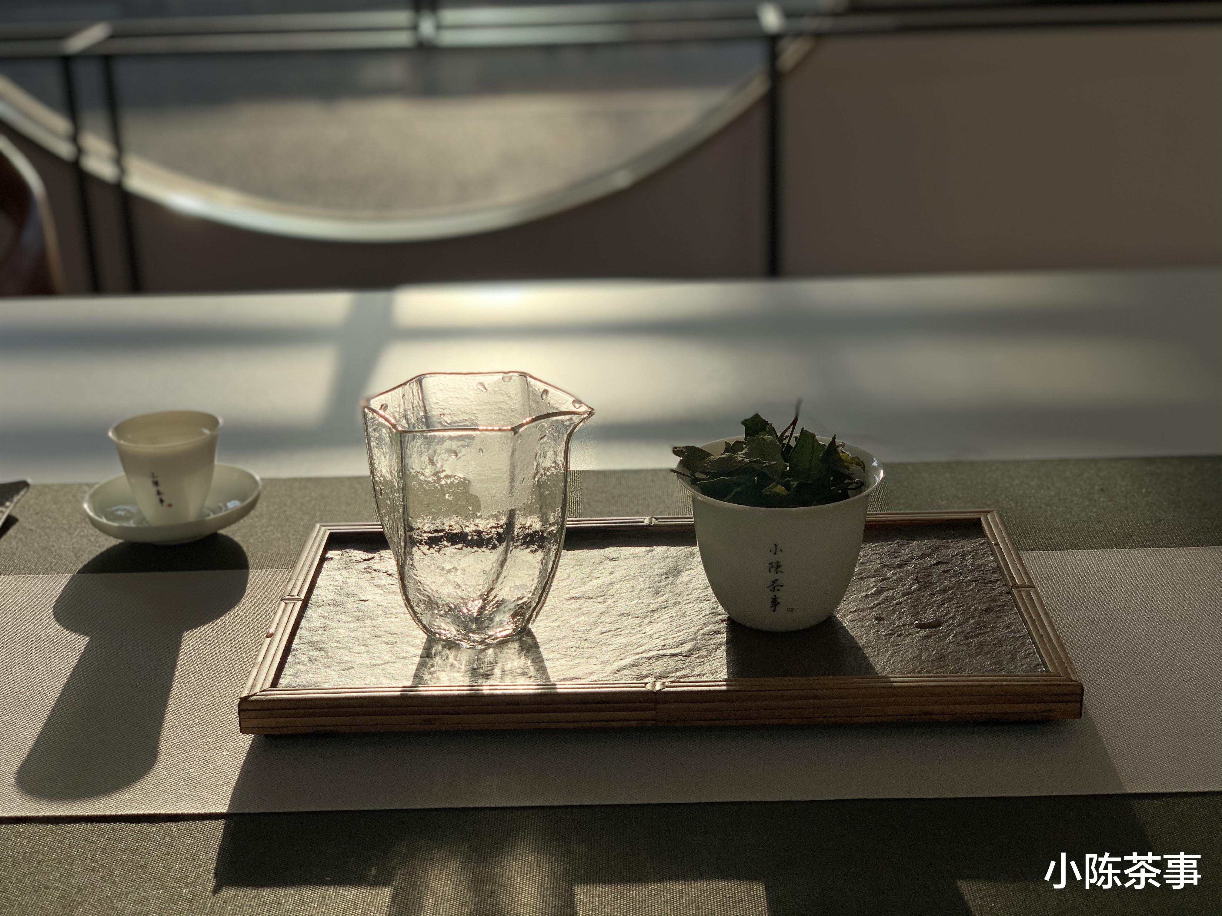 绿茶|早上喝红茶，中午喝岩茶，晚上喝老白茶，喝茶有必要选时间段吗？