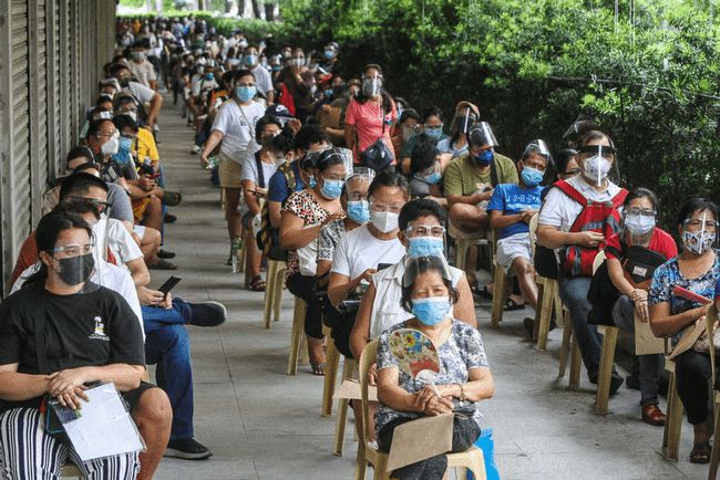 美疫苗免費也不要！新加坡人自費打中國疫苗，深夜守在診所外排隊-圖2