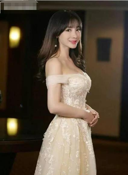 柳岩|40岁柳岩为何还没嫁？看她节目中下蹲的那一刻，网友：这谁敢追？