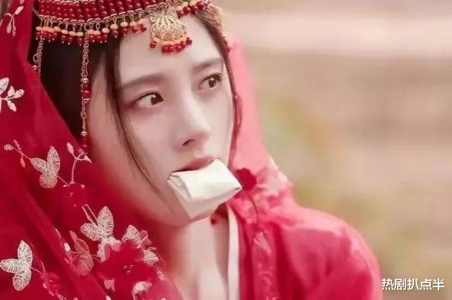 |鞠婧祎《花戎》再出路透，她终于放下包袱了，新发型像丫鬟