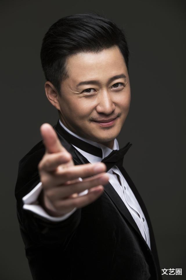 吴京|吴京的万能结婚照用7年不换,别人拍结婚照亏钱,他估计赚了几千万?