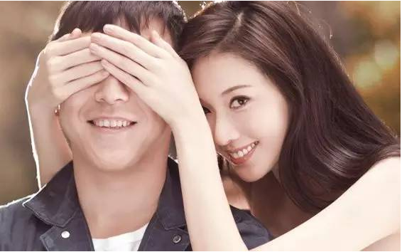 黄渤|46岁黄渤老婆照片流出，原来是熟悉的她，怪不得“看不上”林志玲