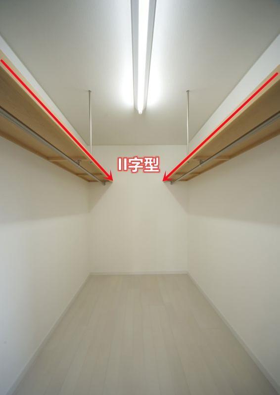 |这是我见过最简易的衣帽间了：挂杆上悬层隔板，日本这样装挺省钱