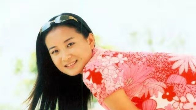 贾玲|贾玲年轻时是校花，本以为她在开玩笑，看到照片我就信了