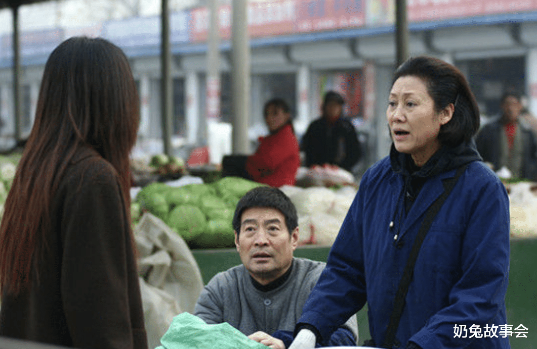 奶兔故事会|儿媳为全家人10口人做饭，却被告知外人不能上桌，儿子：忍不了