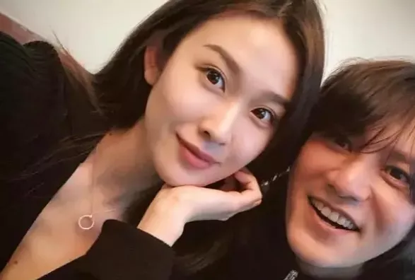 陈坤|一张聚会合照，陈坤儿子生母是“她”？藏了14年，儿子把秘密公布在朋友圈里