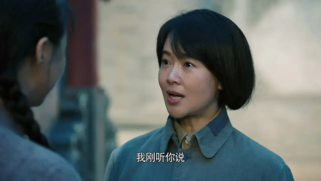 左小青|44岁左小青在《功勋》中大秀演技，生活中的她越来越风韵犹存，女人味十足