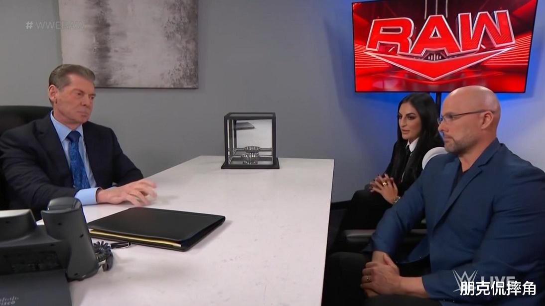 wwe|泽莉娜喜获WWE首条冠军金腰带，“偷蛋贼”居然还有脸自拍？