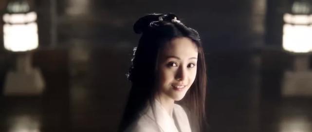 谢娜|“回眸一笑”真的不要硬演，有人倾倒众生，有人我想给她按回去