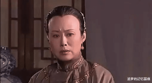 大宅门|《大宅门》二奶奶出殡当天，雅萍和黄春为什么也跟着去世了？