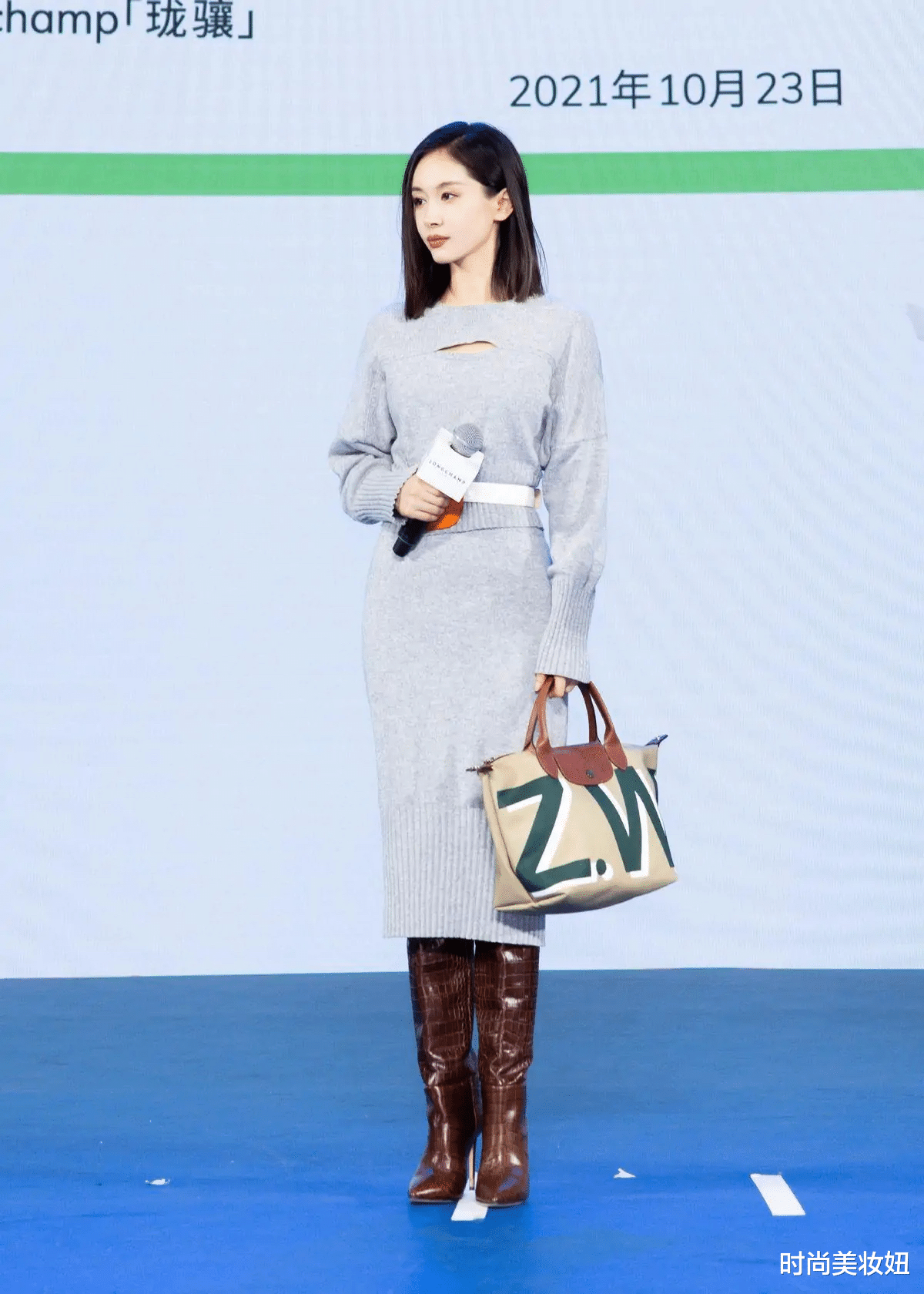 时尚美妆妞 王子文又成功穿出“超模”即视感，过膝长靴配针织长裙，真高级