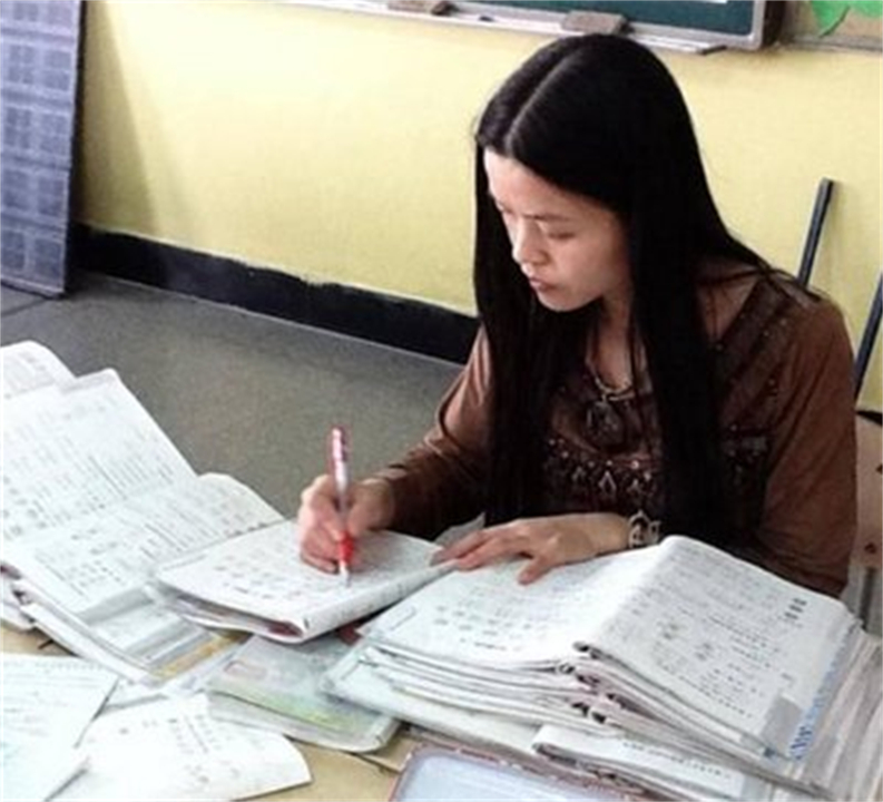 爸妈盒子|老师未批改作业遭家长质疑,老师回应学生太多,家长却不买账