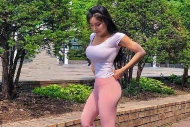 雕刻|韩国淑女超丰满，还是一位钢管舞爱好者，运动“雕刻”般的完美身材！