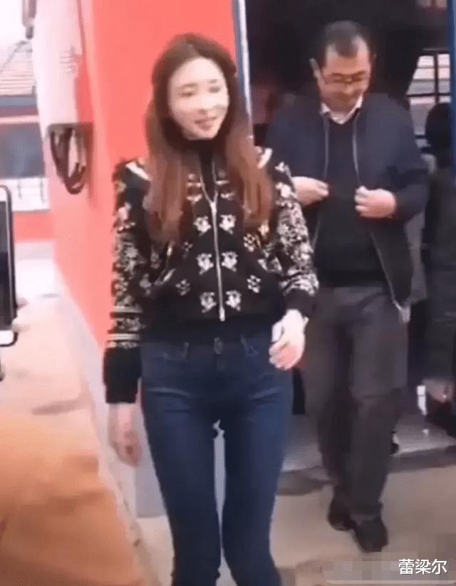 林志玲|女神近照让人惊异，大长腿秒变X型腿，似乎和远嫁日本有关