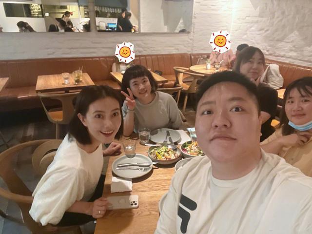 旗袍公馆|高圆圆出门和朋友聚餐,简约打扮清爽似邻家女,生图下状态也超好