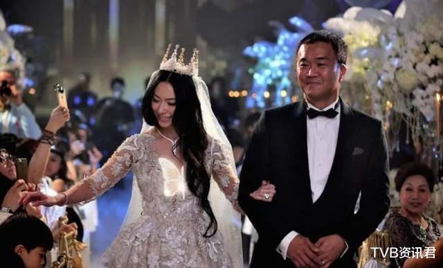 二胎|仙气十足!香港知名女星二胎产后罕见亮相,素颜上阵获网民激赞