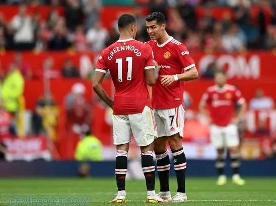 C羅|凌晨1點(diǎn)，青木爆出爭議言論！C羅很難堪，球迷怒斥快走吧