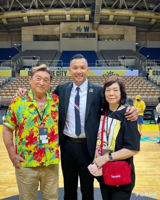 高以翔|高以翔墓碑高清照首次公开，家人频繁前往墓地陪伴，画面惹人泪目