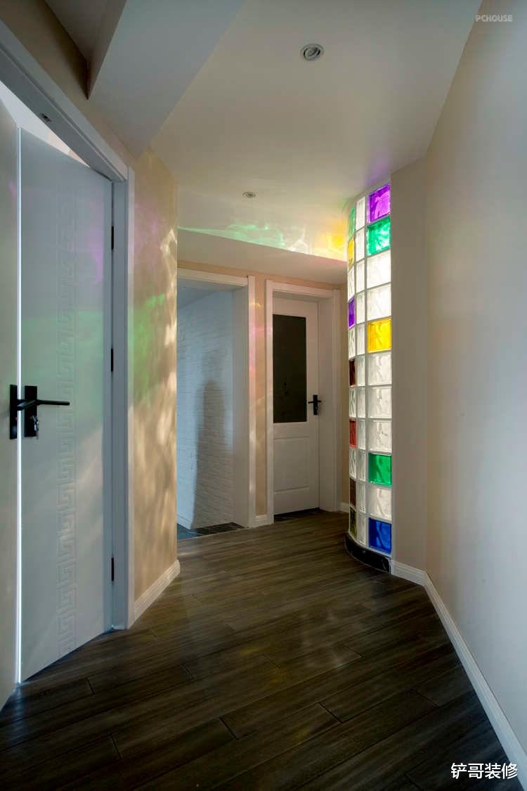 文艺工作者的新家，用独特的见解装修新房，满足一家三口的喜好