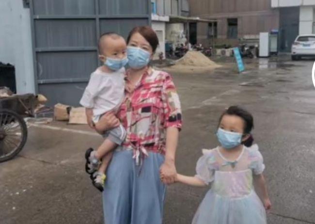 巴渝风景线 杜新枝细数抚养郭威艰辛，直播笑得前仰后合，凭什么质问人性何在