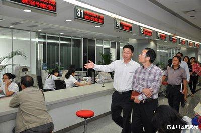 求职|公务员是否应该周末上班，从而更好服务大众？