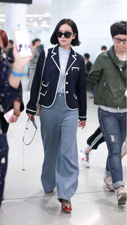 何有强|刘诗诗不愧是“最美辣妈”，西装外套配阔腿裤高挑时髦，洒脱干练