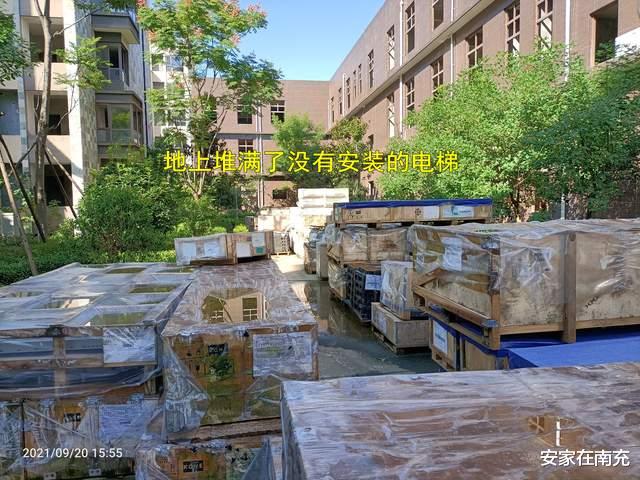 |天庐三期烂尾的洋房还未完工,已经有业主等不及,装修住进了烂尾楼