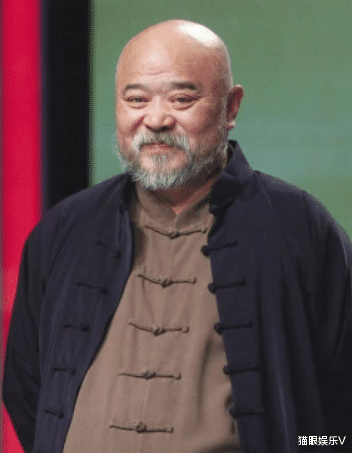 李琦|李琦近照瘦不少，大肚腩消失不见，与王为念聚会不受捐款风波影响