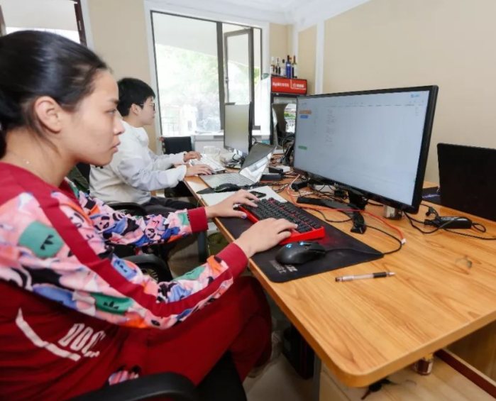 扎心|读研3年和工作3年，哪个更有前途，导师的话虽扎心却很真实