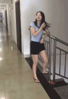 “如果我在银行存8000万，能要到她的电话吗？”