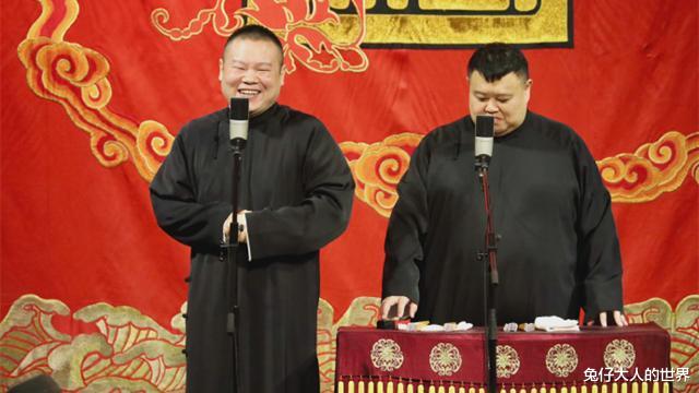 岳云鹏|岳云鹏空降三队，被粉丝围堵要签名，岳岳：孙老师签过的我不想签