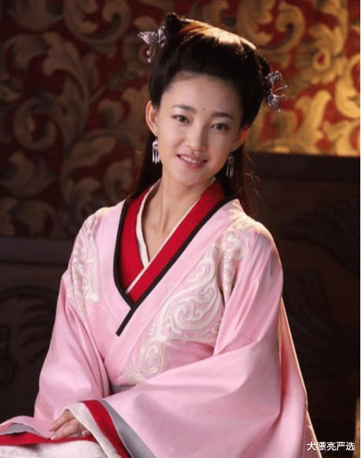 王丽坤|35岁素颜女神王丽坤被偷拍，皮肤嫩如婴儿，护肤秘籍大公开