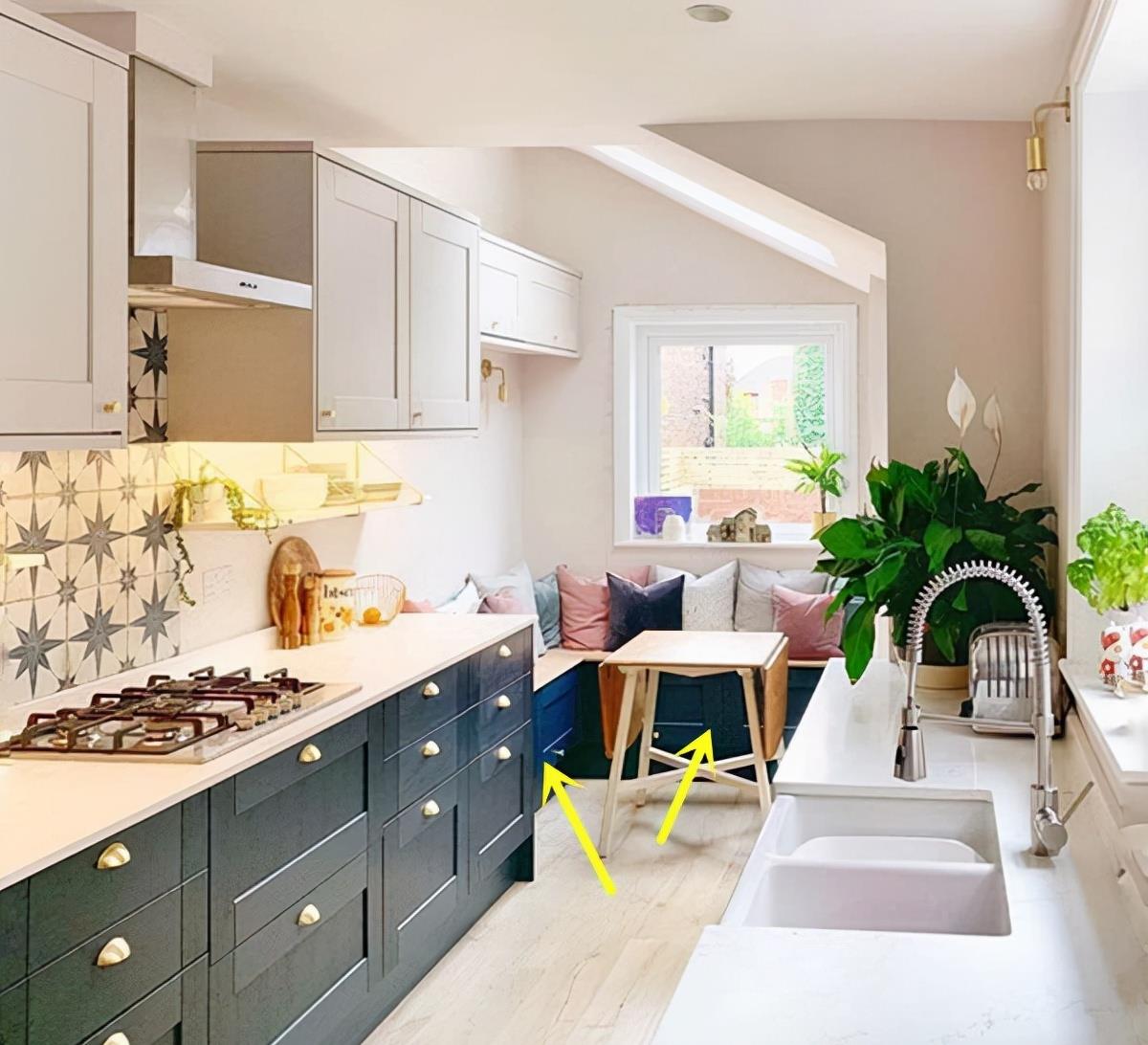 |说好买房送阳台，结果却在厨房！不足2㎡，打通隔墙围一圈卡座算了