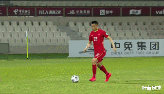 武磊|25分钟2球,国足虐菜!武磊神跑位+过门将,对方3人都愣了