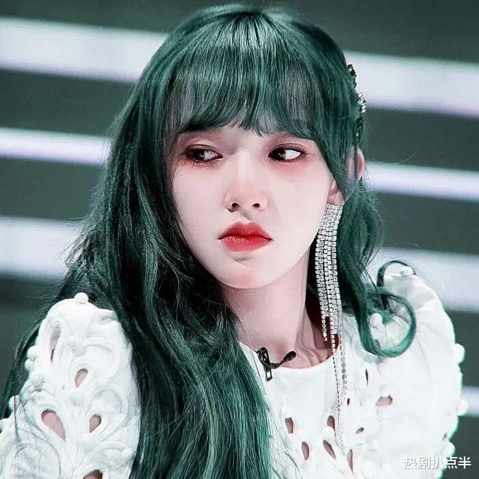 闵孝琳|女团爱豆扎堆拍戏，挤眉弄眼、AI式演技成大型灾难现场